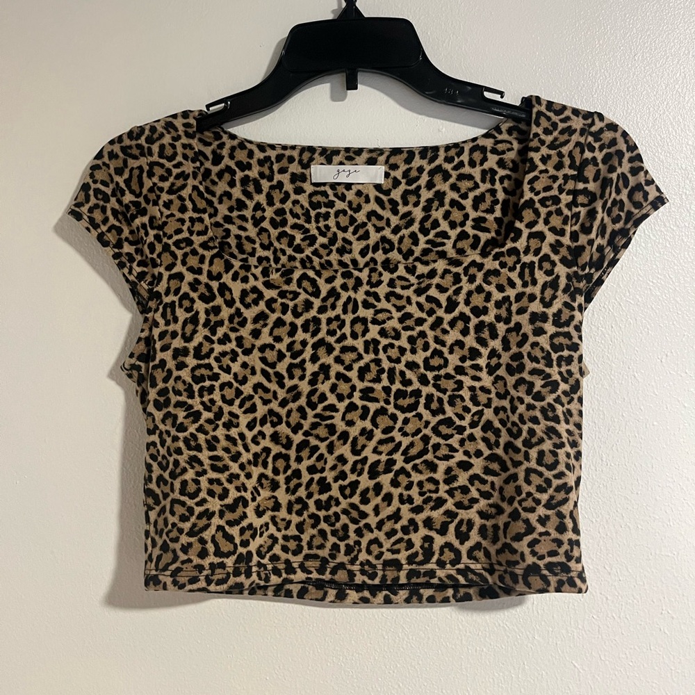 Cheetah cropped shirt